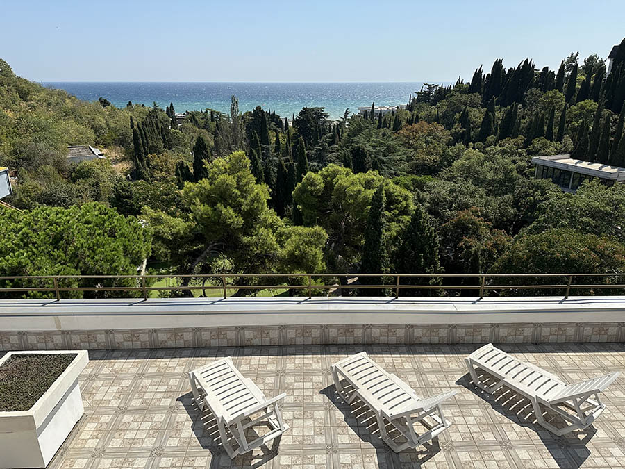 Март в Алуште: санаторий Киев