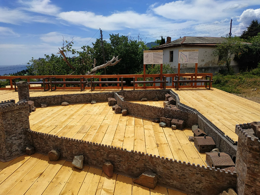 Крепость Алустон в Алуште